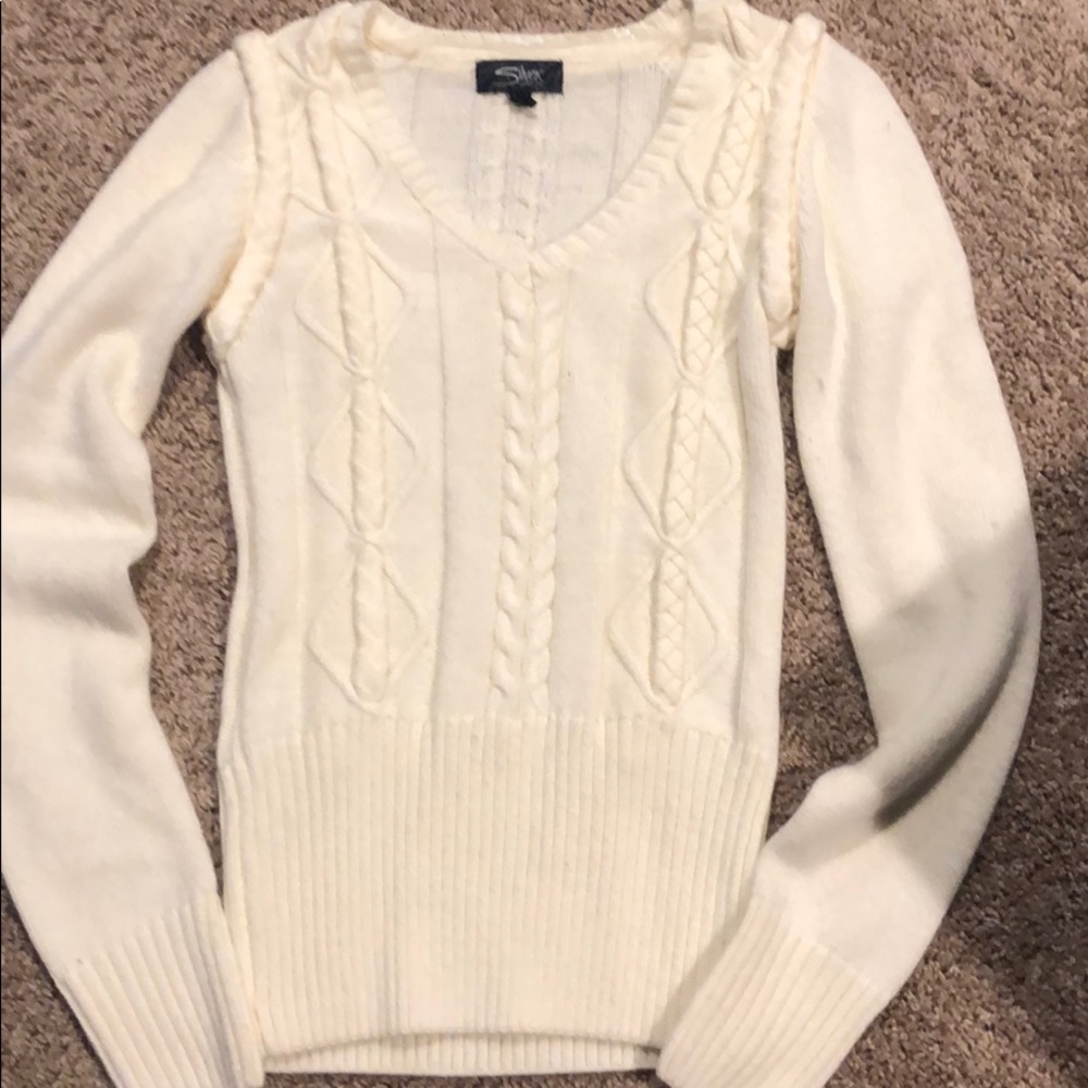 Silver v neck cream sweater